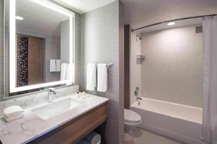 Imagen de la habitación del Hotel Sheraton Suites Columbus Worthington. Foto 12