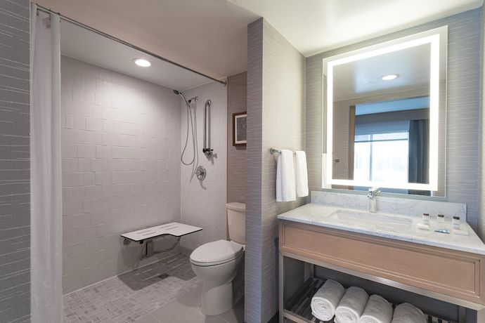 Imagen de la habitación del Hotel Sheraton Suites Columbus Worthington. Foto 15