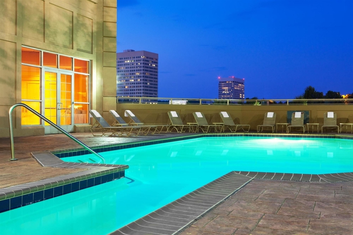 Imagen de la piscina del Hotel Sheraton Suites Galleria-atlanta. Foto 14