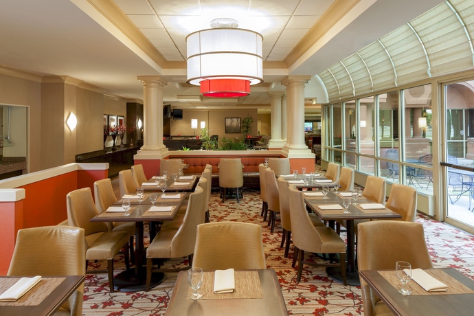 Imagen del bar/restaurante del Hotel Sheraton Suites Market Center Dallas. Foto 3