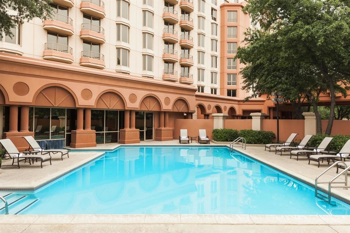 Imagen de la piscina del Hotel Sheraton Suites Market Center Dallas. Foto 16