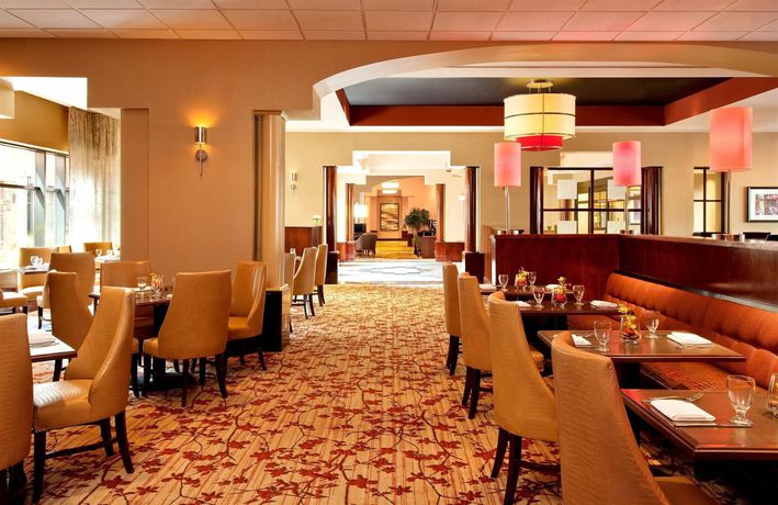 Imagen del bar/restaurante del Hotel Sheraton Suites Old Town Alexandria. Foto 2