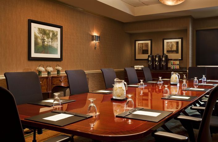 Imagen de los interiores del Hotel Sheraton Suites Old Town Alexandria. Foto 13
