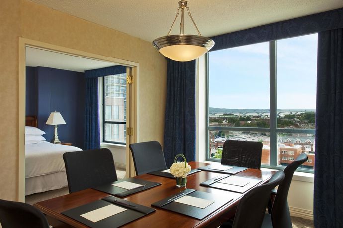 Imagen de la habitación del Hotel Sheraton Suites Old Town Alexandria. Foto 7