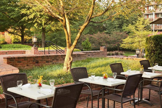 Imagen del bar/restaurante del Hotel Sheraton Suites Old Town Alexandria. Foto 5