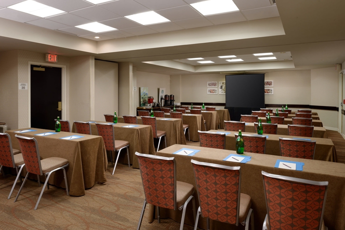 Imagen de los interiores del Hotel Sheraton Suites Orlando Airport. Foto 12