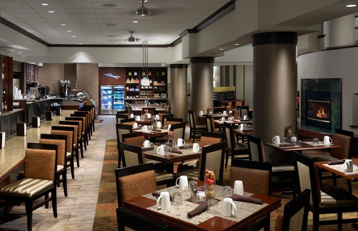 Imagen del bar/restaurante del Hotel Sheraton Suites Orlando Airport. Foto 4