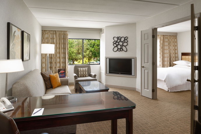 Imagen de los interiores del Hotel Sheraton Suites Orlando Airport. Foto 13