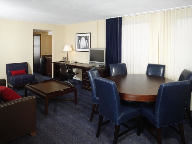 Imagen de la habitación del Hotel Sheraton Suites Philadelphia Airport. Foto 5