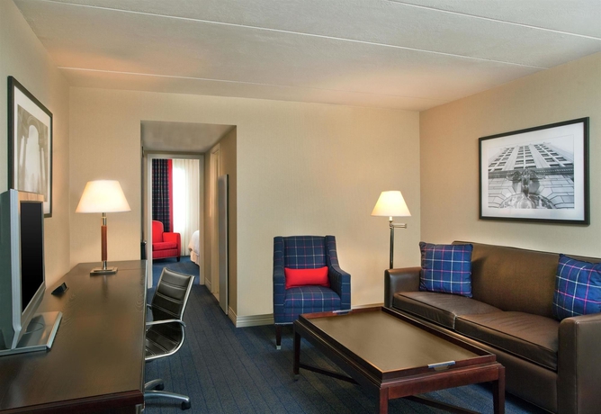 Imagen de la habitación del Hotel Sheraton Suites Philadelphia Airport. Foto 6