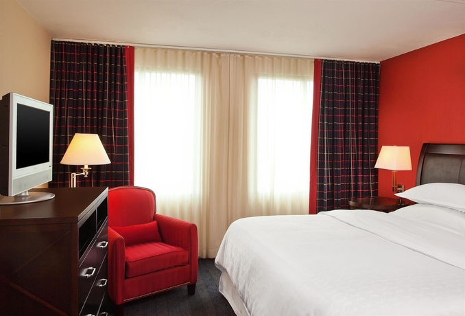 Imagen de la habitación del Hotel Sheraton Suites Philadelphia Airport. Foto 7