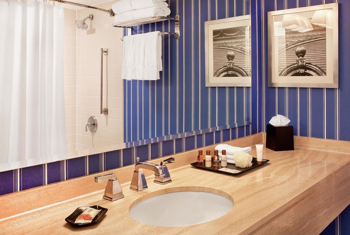 Imagen de la habitación del Hotel Sheraton Suites Philadelphia Airport. Foto 8