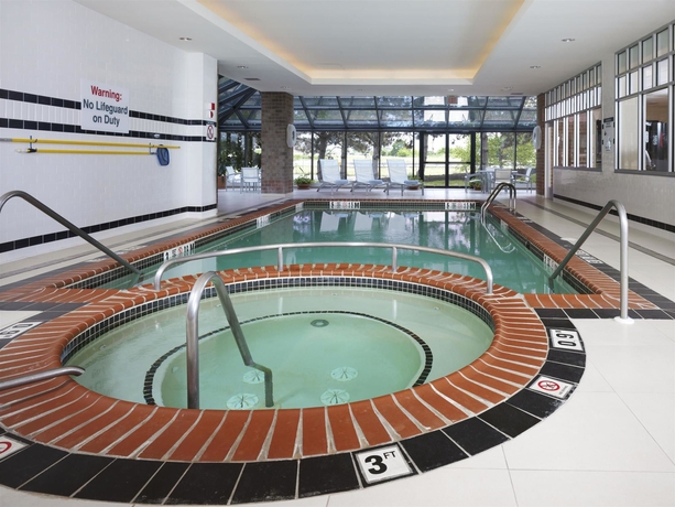 Imagen de la piscina del Hotel Sheraton Suites Philadelphia Airport. Foto 15