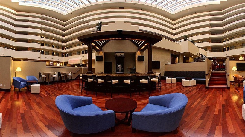 Imagen del bar/restaurante del Hotel Sheraton Suites Philadelphia Airport. Foto 3