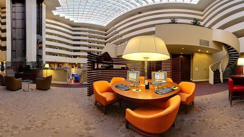 Imagen de los interiores del Hotel Sheraton Suites Philadelphia Airport. Foto 13