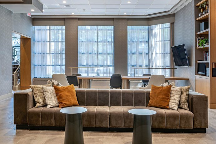 Imagen de los interiores del Hotel Sheraton Suites Wilmington Downtown. Foto 10