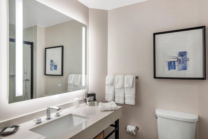 Imagen de la habitación del Hotel Sheraton Suites Wilmington Downtown. Foto 9