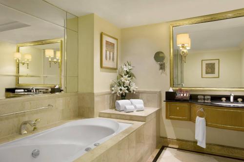 Imagen de la habitación del Hotel Sheraton Surabaya and Towers. Foto 11