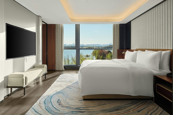 Imagen de la habitación del Hotel Sheraton Suzhou Yangcheng Lake. Foto 6