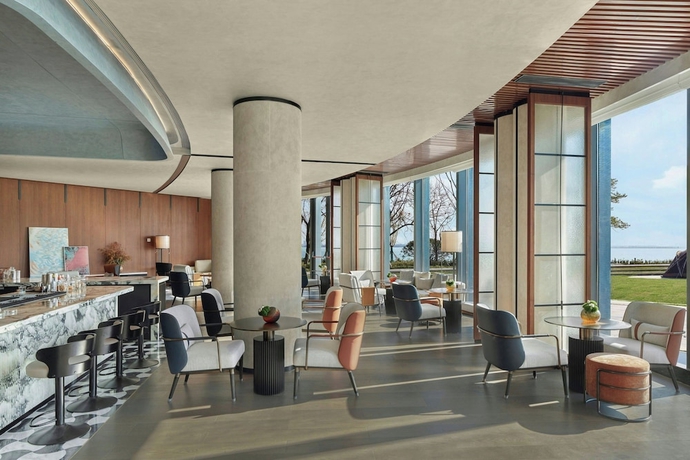 Imagen de los interiores del Hotel Sheraton Suzhou Yangcheng Lake. Foto 16