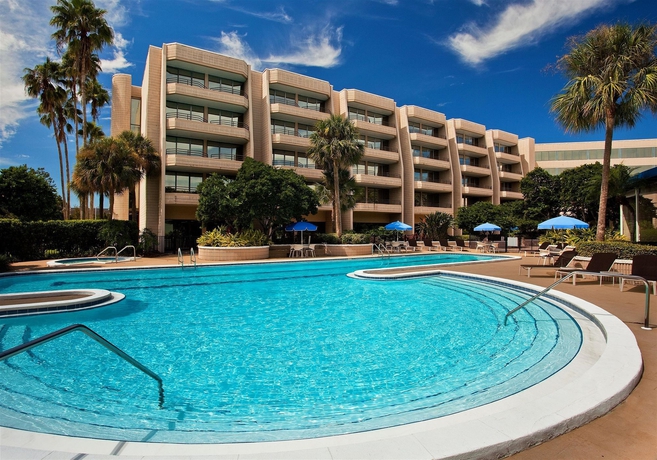 Imagen de la piscina del Hotel Sheraton Tampa Brandon Hotel. Foto 15