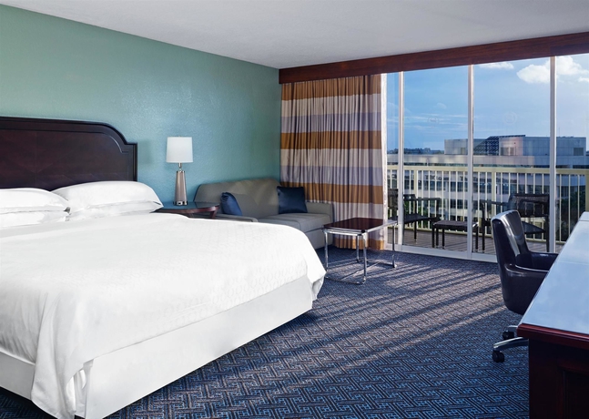 Imagen de la habitación del Hotel Sheraton Tampa Riverwalk. Foto 5