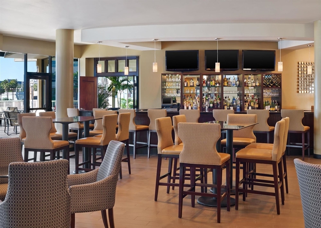 Imagen del bar/restaurante del Hotel Sheraton Tampa Riverwalk. Foto 1