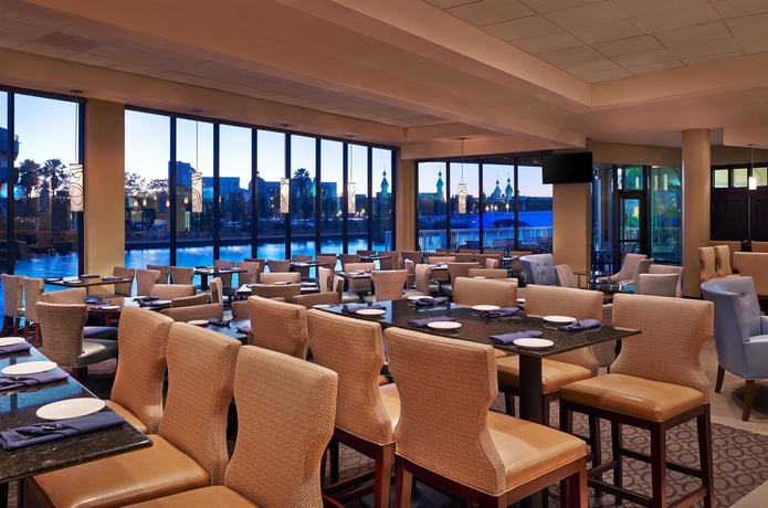 Imagen del bar/restaurante del Hotel Sheraton Tampa Riverwalk. Foto 2