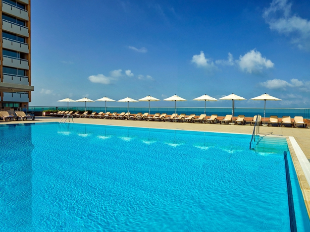 Imagen de la piscina del Hotel Sheraton Tel Aviv. Foto 16
