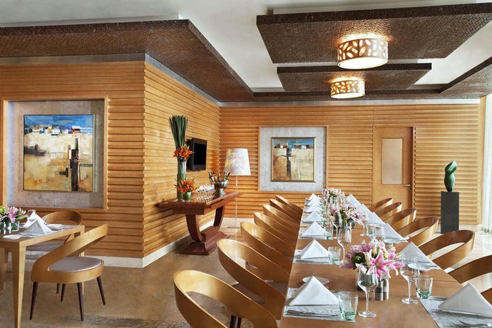 Imagen del bar/restaurante del Hotel Sheraton Tianjin Binhai. Foto 3