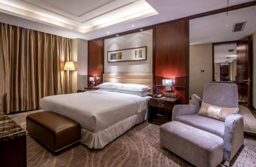 Imagen de la habitación del Hotel Sheraton Tianjin Binhai. Foto 5