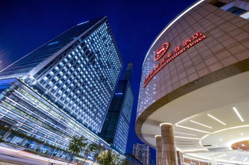Imagen de los exteriores del Hotel Sheraton Tianjin Binhai. Foto 9