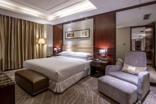 Imagen de la habitación del Hotel Sheraton Tianjin Binhai. Foto 6