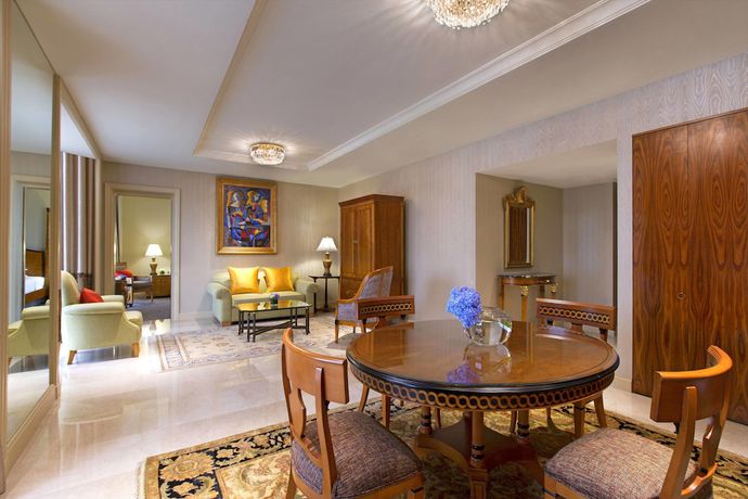 Imagen de la habitación del Hotel Sheraton Towers Singapore. Foto 4