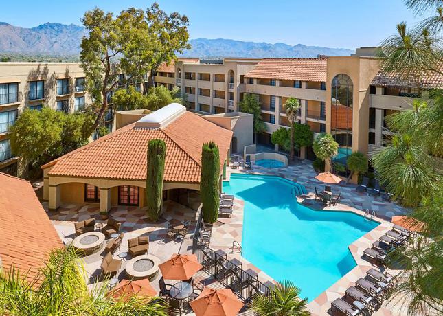 Imagen de los exteriores del Hotel Sheraton Tucson and Suites. Foto 11