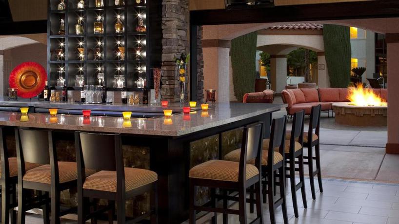 Imagen del bar/restaurante del Hotel Sheraton Tucson and Suites. Foto 2