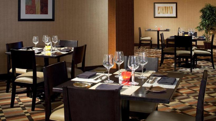 Imagen del bar/restaurante del Hotel Sheraton Tucson and Suites. Foto 3