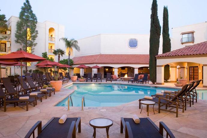 Imagen de la piscina del Hotel Sheraton Tucson and Suites. Foto 15