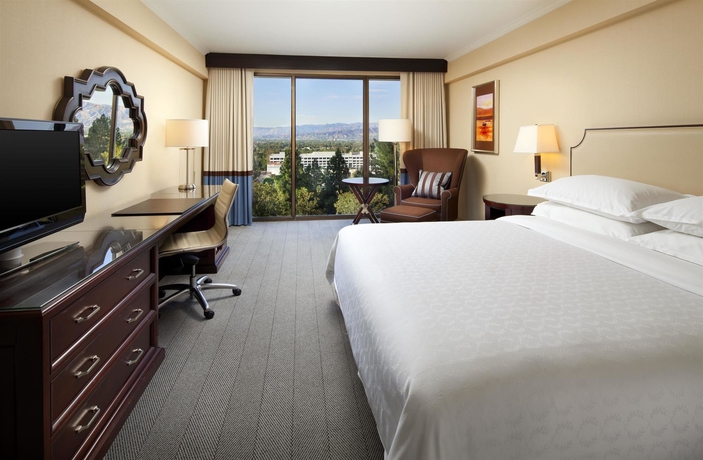 Imagen de la habitación del Hotel Sheraton Universal. Foto 8