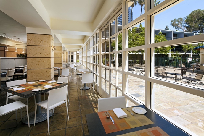 Imagen del bar/restaurante del Hotel Sheraton Universal. Foto 3