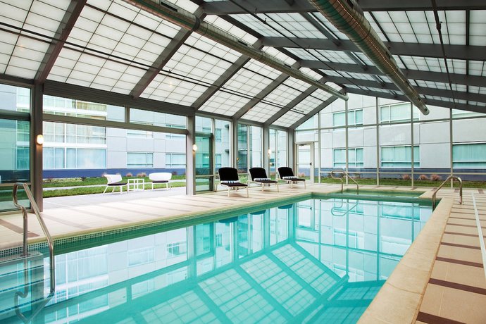 Imagen de la piscina del Hotel Sheraton Valley Forge. Foto 19