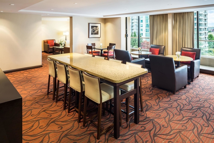 Imagen de los interiores del Hotel Sheraton Vancouver Airport. Foto 11