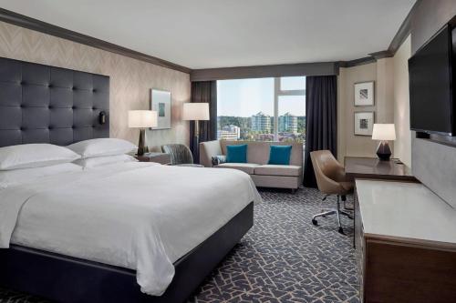 Imagen de la habitación del Hotel Sheraton Vancouver Guildford. Foto 9
