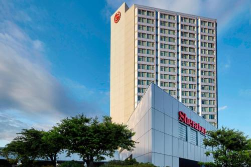 Imagen general del Hotel Sheraton Vancouver Guildford. Foto 6