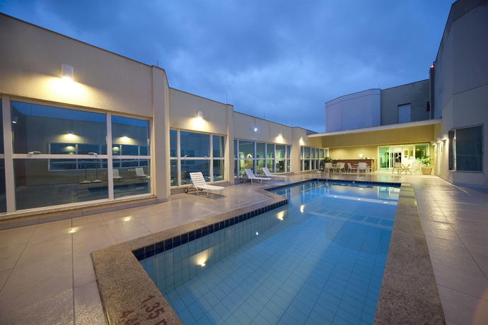 Imagen de la piscina del Hotel Sheraton Vitoria. Foto 16