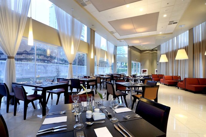 Imagen del bar/restaurante del Hotel Sheraton Vitoria. Foto 4