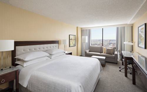 Imagen de la habitación del Hotel Sheraton West Des Moines. Foto 3