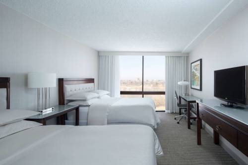 Imagen de la habitación del Hotel Sheraton West Des Moines. Foto 6
