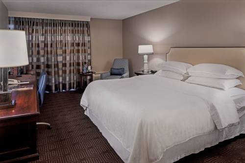 Imagen de la habitación del Hotel Sheraton Westport Lakeside Chalet. Foto 3