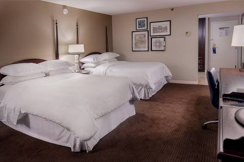 Imagen de la habitación del Hotel Sheraton Westport Lakeside Chalet. Foto 5